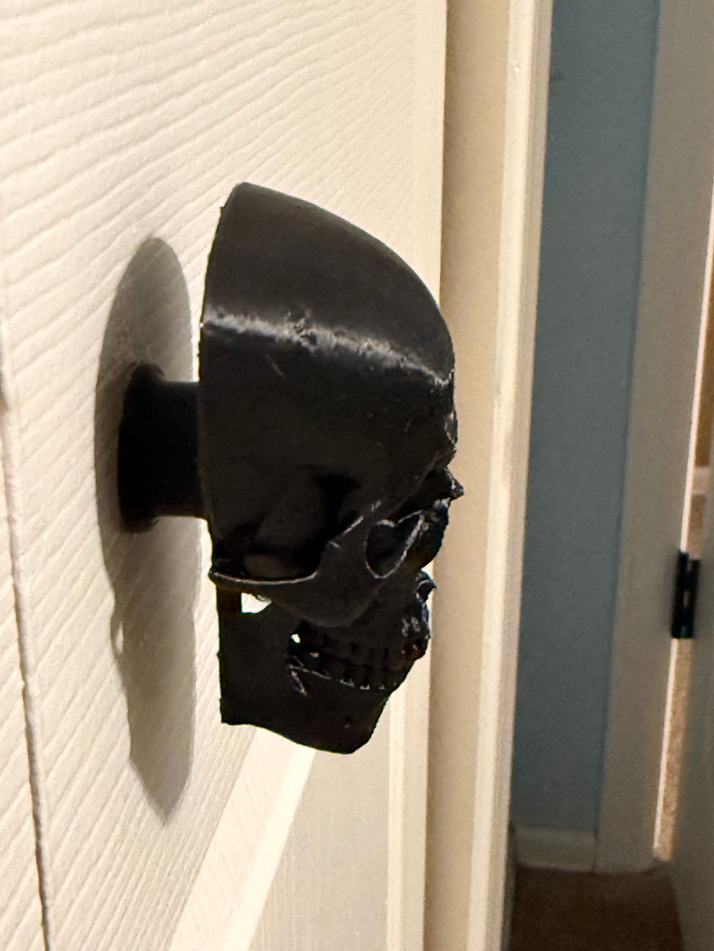 Skull drawer pull