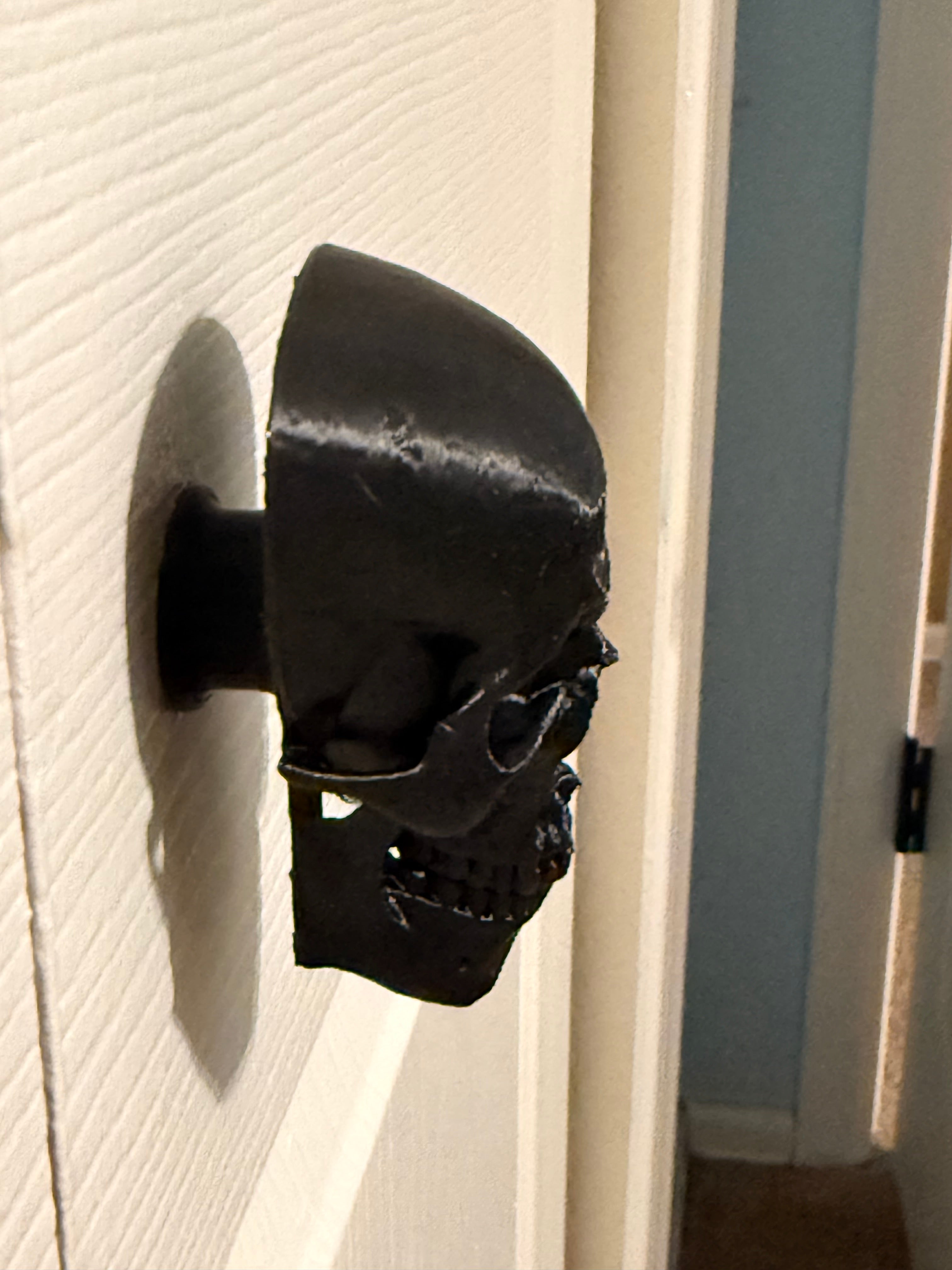 Skull drawer pull